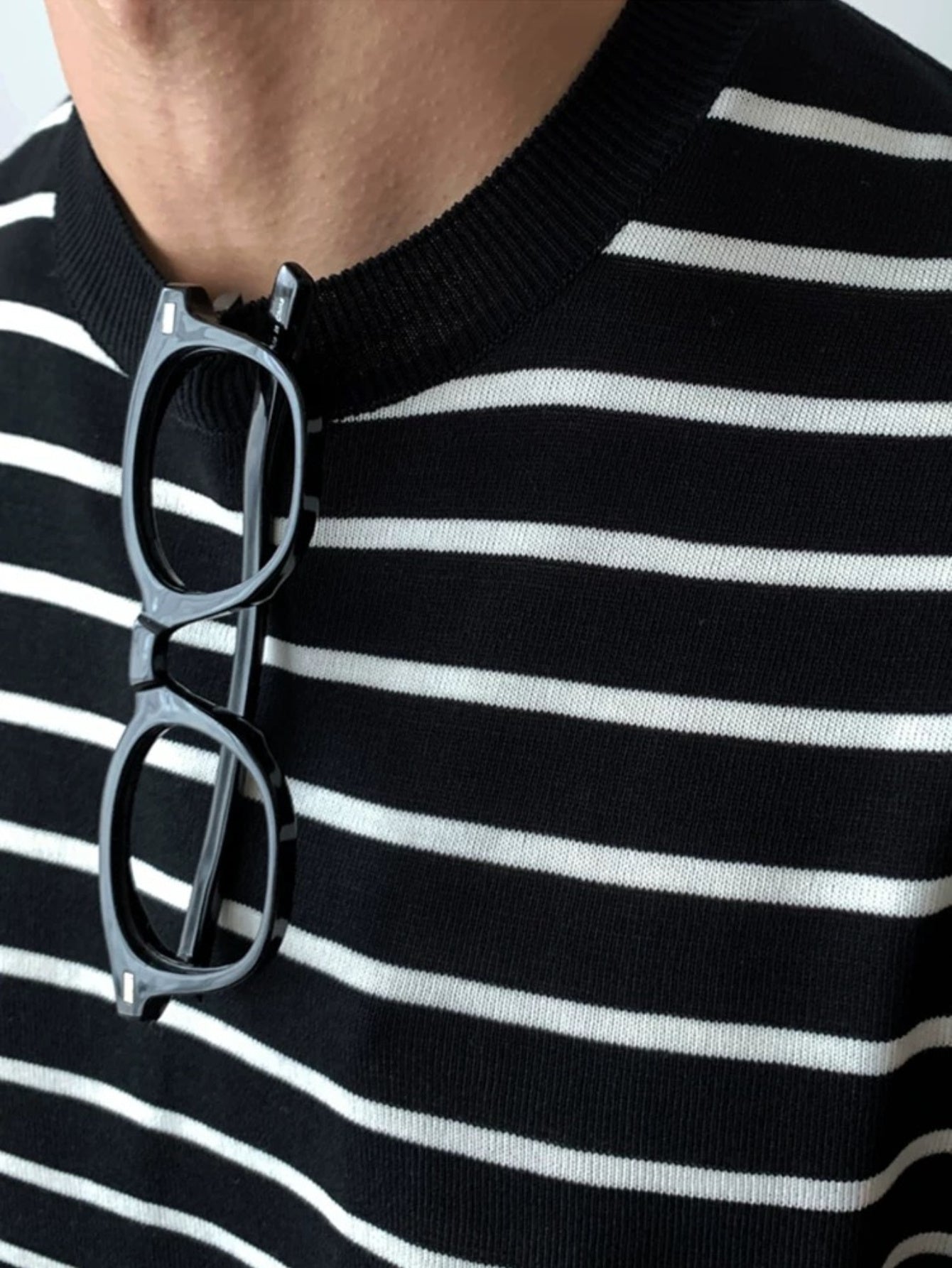 Camiseta masculina clássica listrada de malha - gola redonda