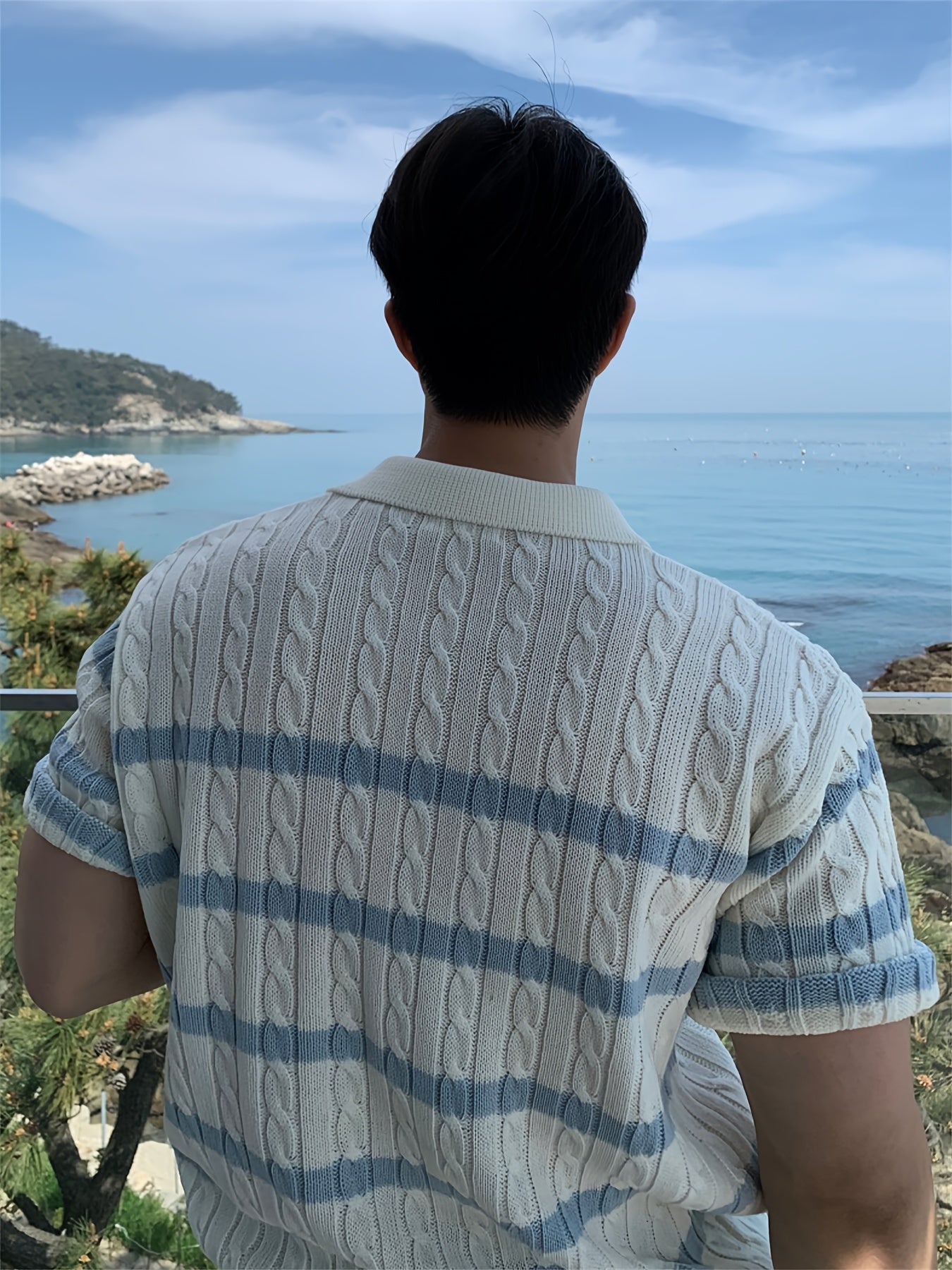 Camisa polo masculina de malha listrada, elegante e versátil