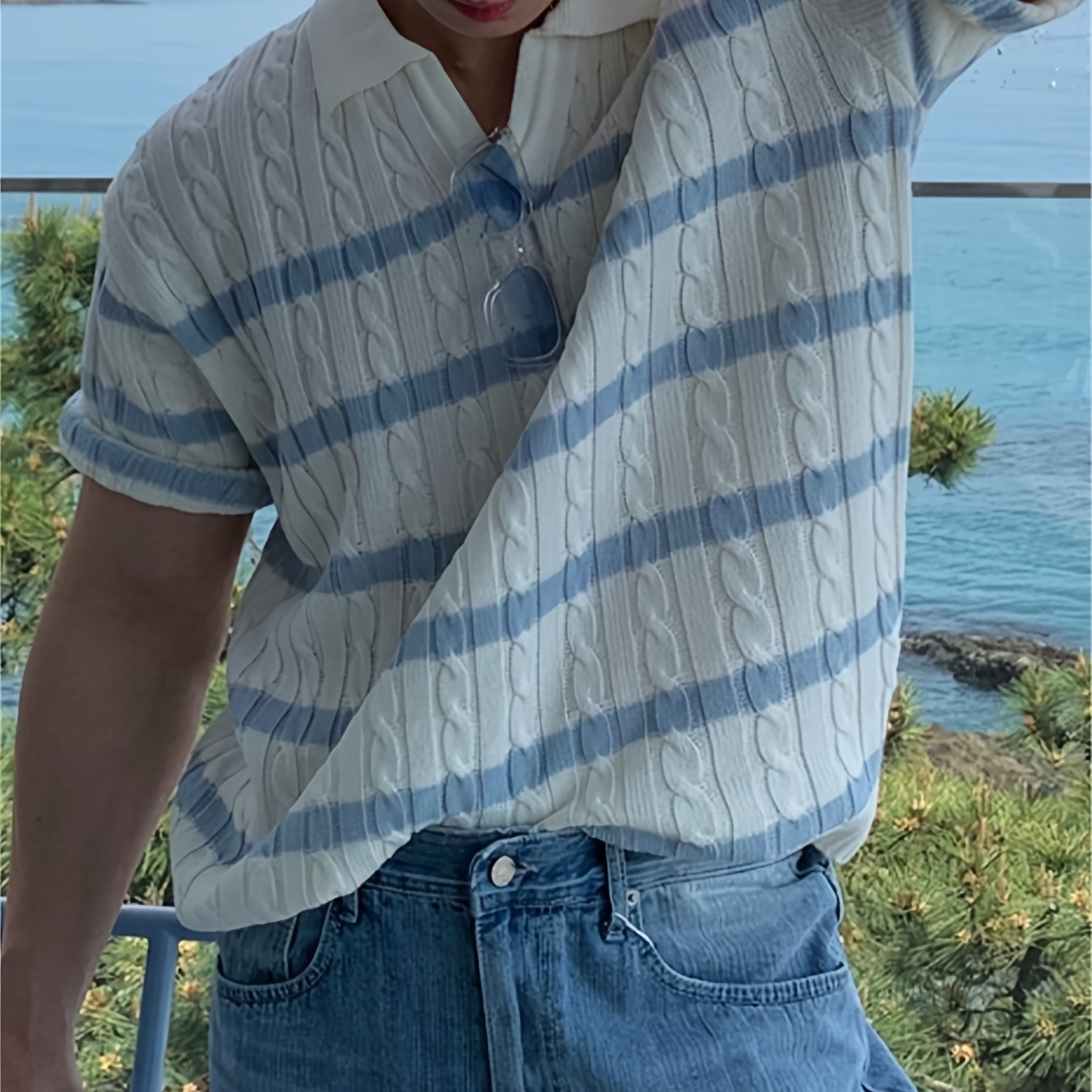 Camisa polo masculina de malha listrada, elegante e versátil