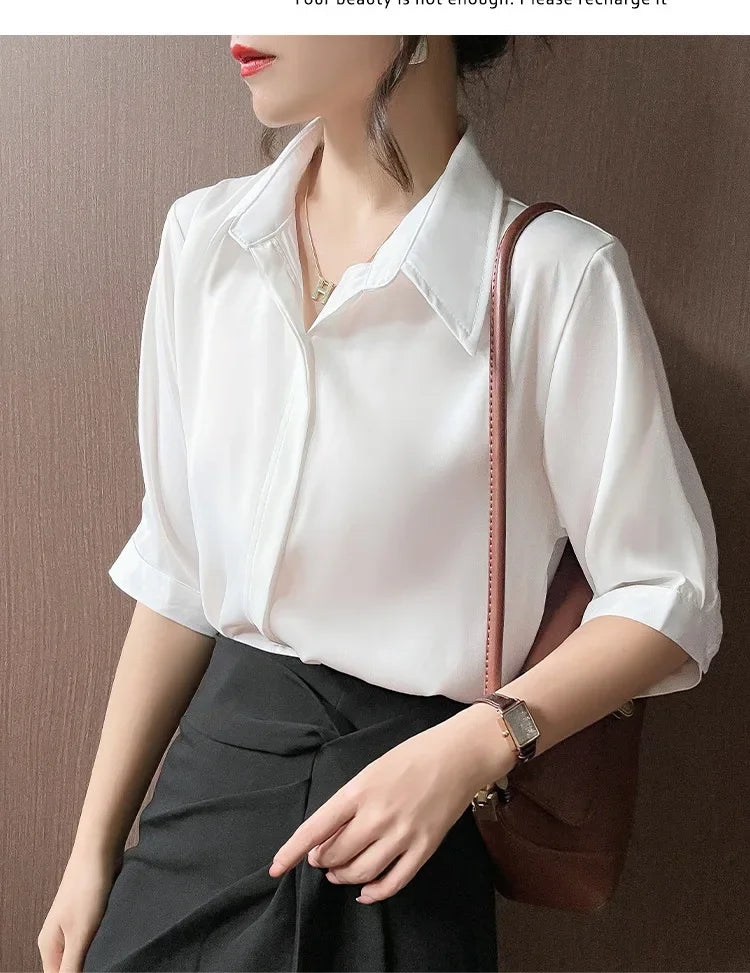 Camisa branca de manga curta estilo solto, lapela design versátil