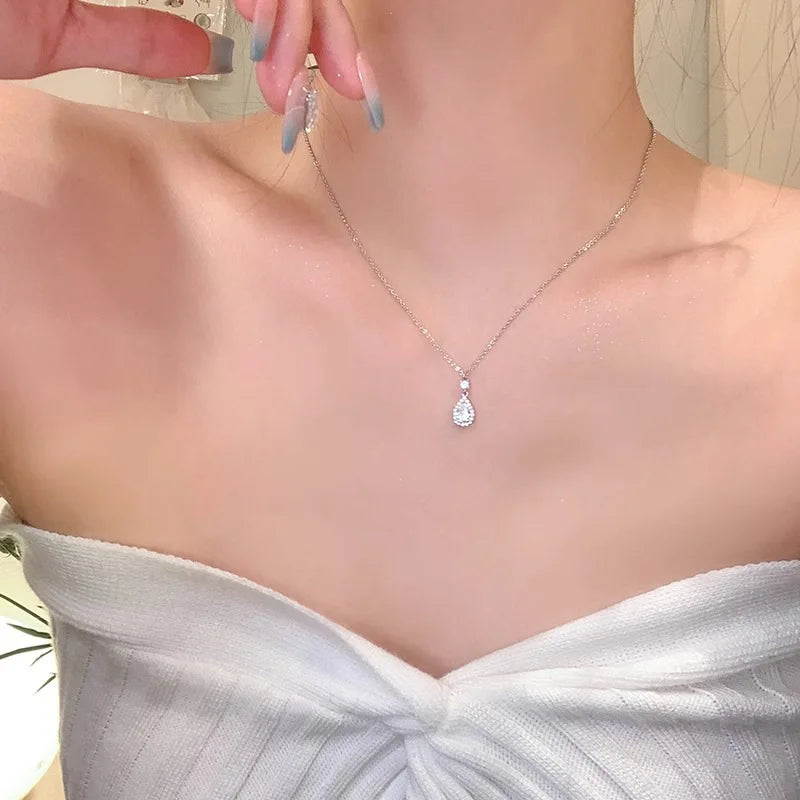 Colar gota d'água, elegante e luxuoso, de zircônias