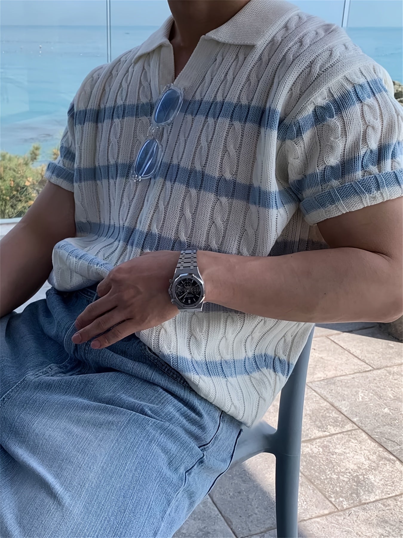 Camisa polo masculina de malha listrada, elegante e versátil