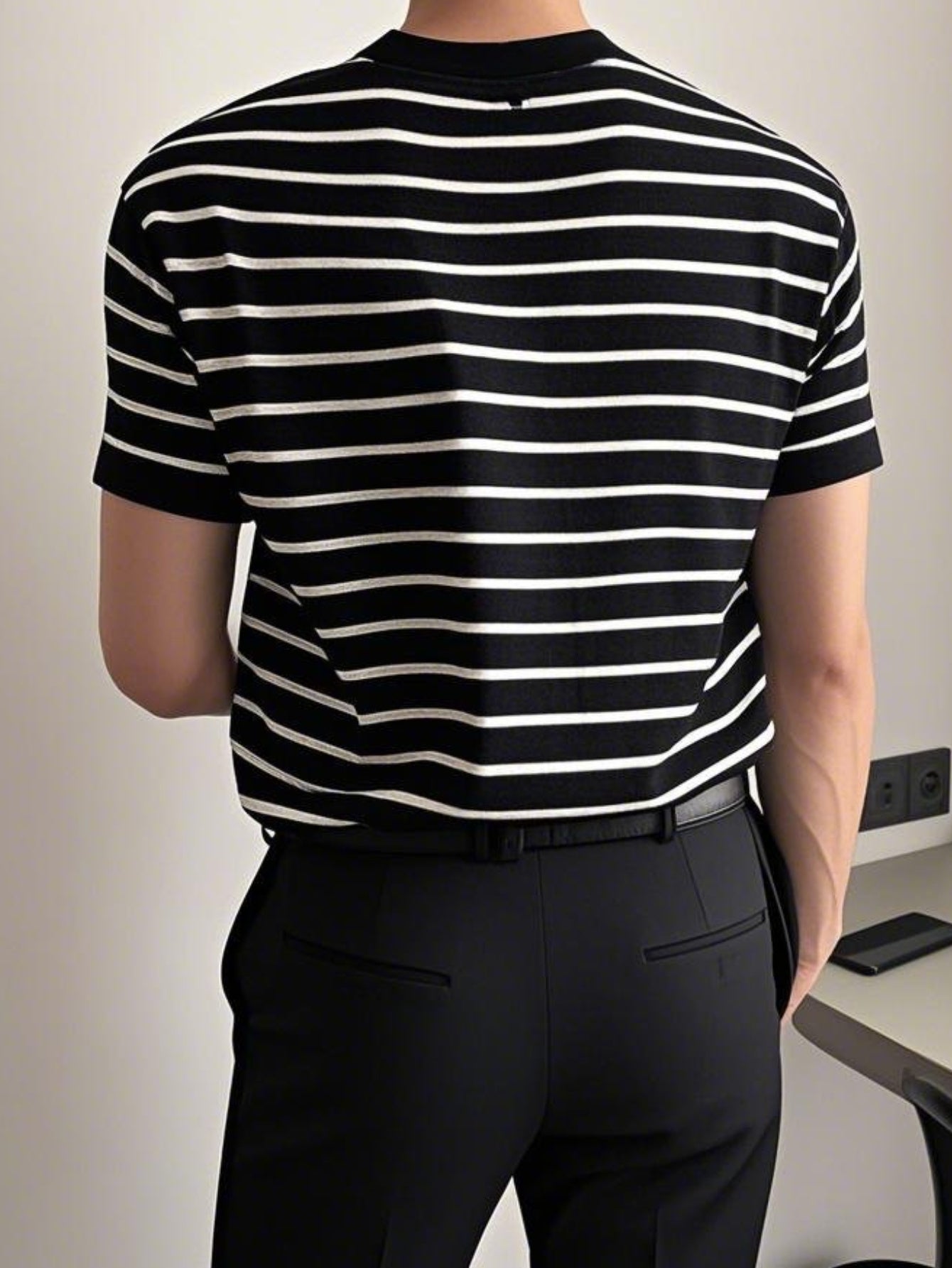 Camiseta masculina clássica listrada de malha - gola redonda