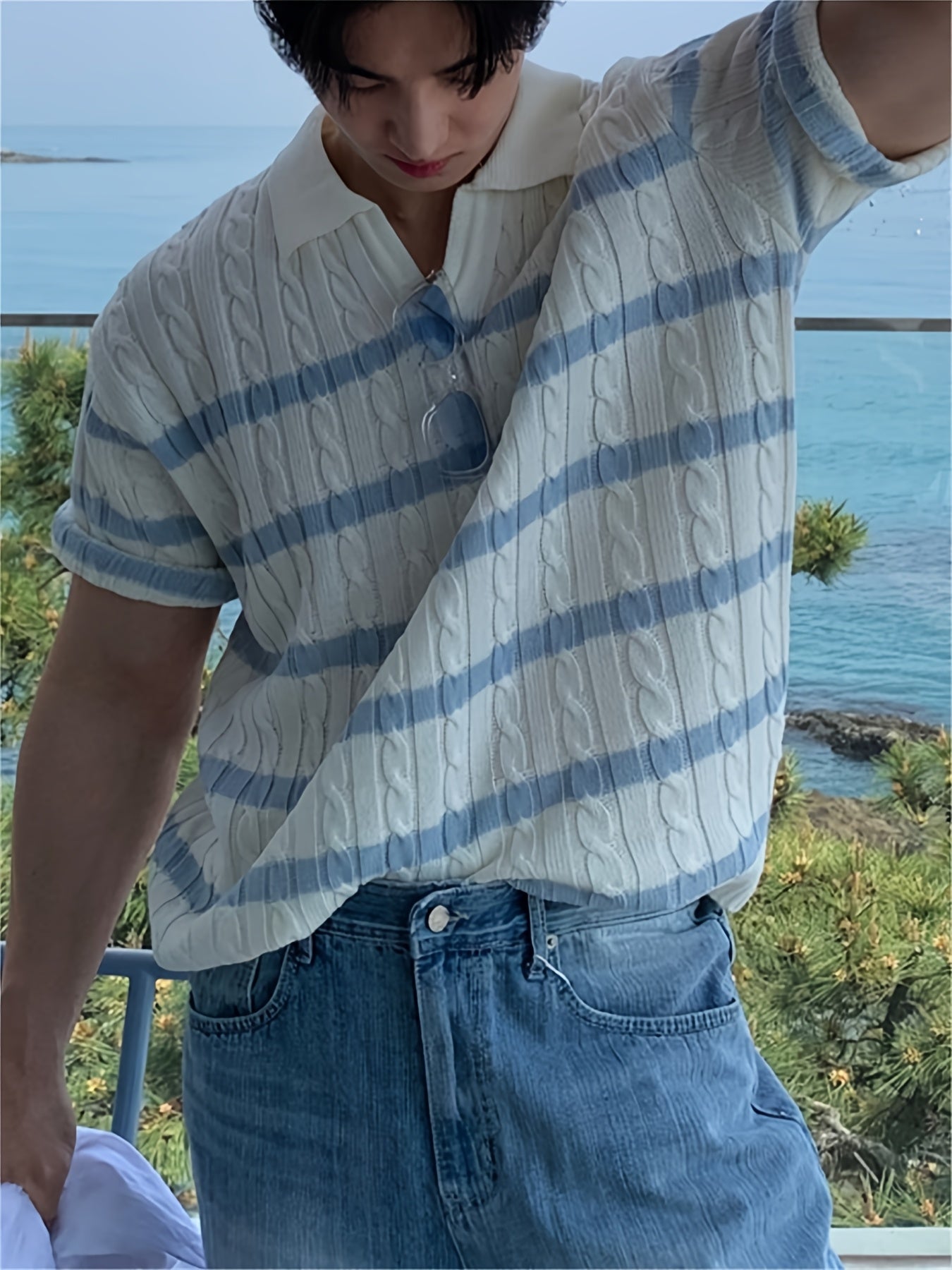 Camisa polo masculina de malha listrada, elegante e versátil