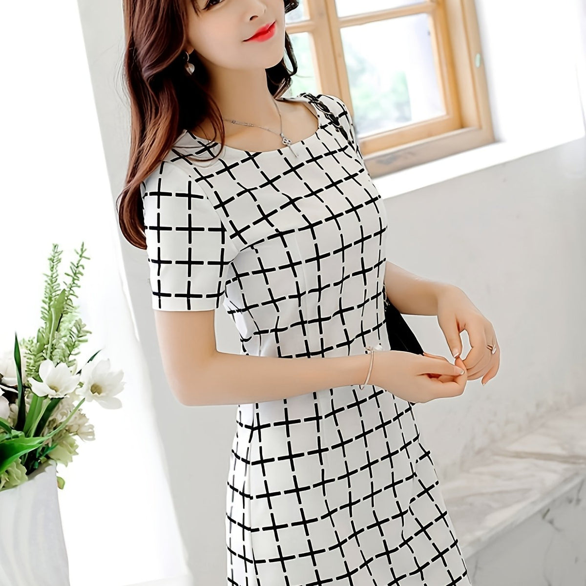 Vestido longo de malha justo com manga curta e estampa xadrez