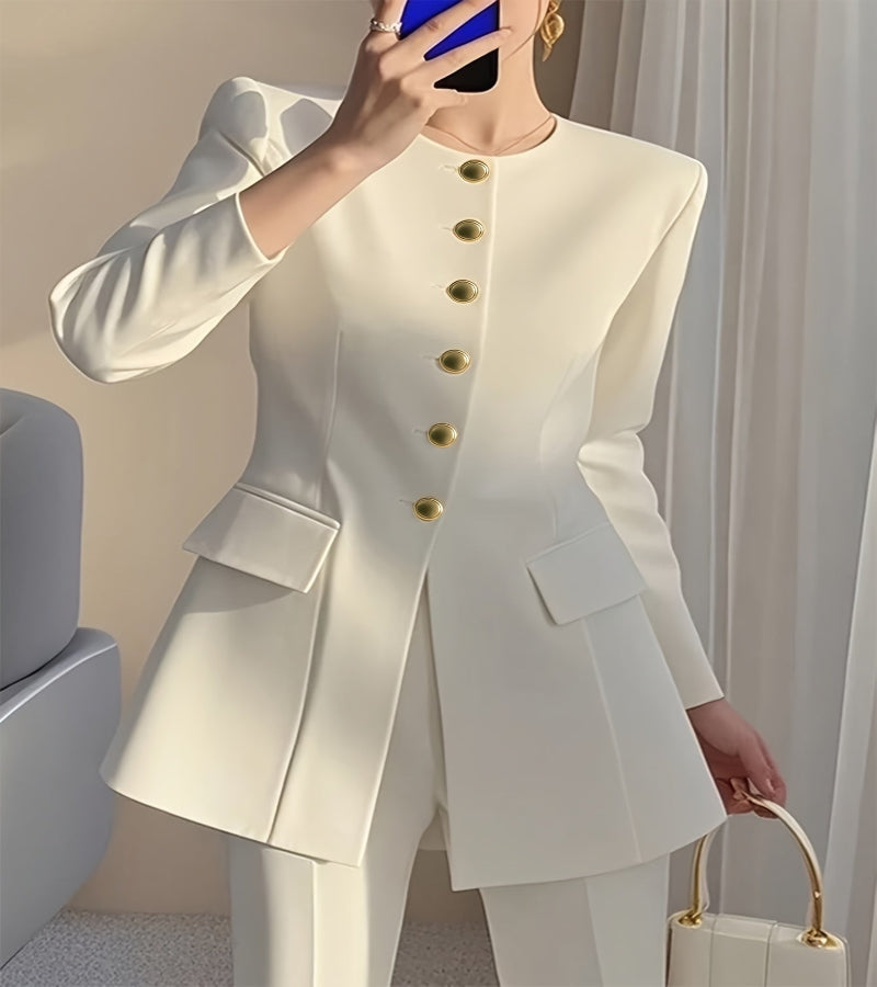 Blazer elegante  de abotoamento com botões dourados - corte justo