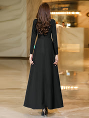 Vestido de manga comprida com decote em V, corte slim, cintura justa
