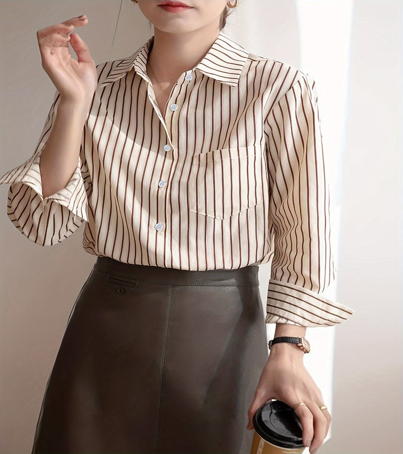 Blusa elegante listrada bege de manga comprida com botões
