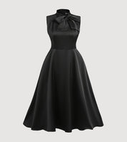 Look Quando telefone toca – Vestido midi preto com gola de laço