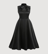 Look Quando telefone toca – Vestido midi preto com gola de laço