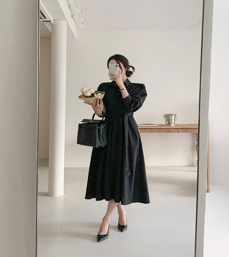 Look Elegância Atemporal – Vestido Midi com Cinto e Gola de Lapela