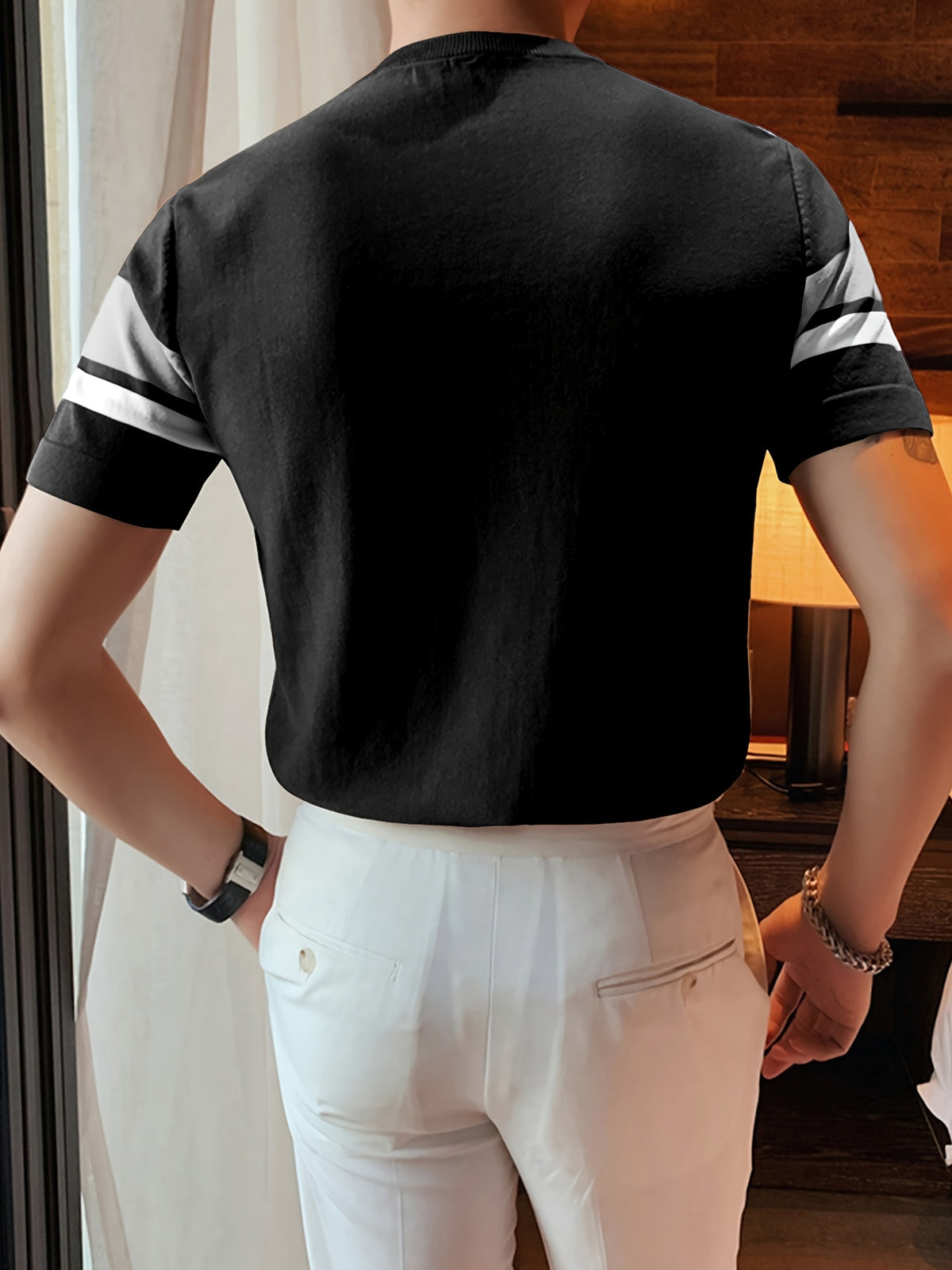 Camiseta casual listrada masculina com gola redonda