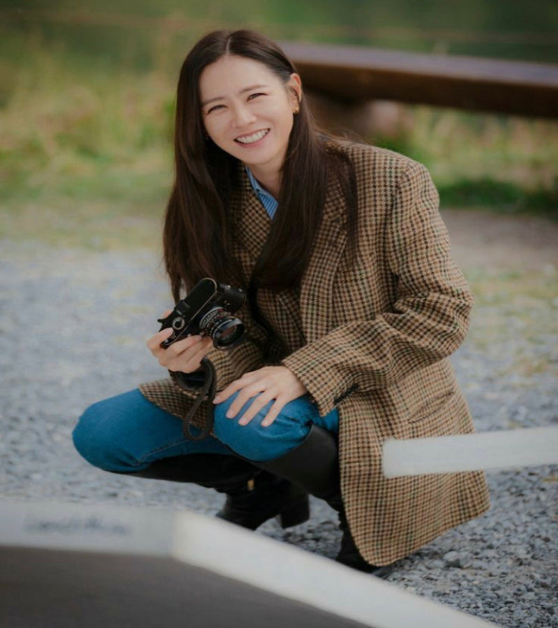 Look Pousando no Amor – Blazer Xadrez + Camisa Social + Calça Jeans