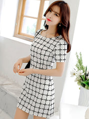 Vestido longo de malha justo com manga curta e estampa xadrez