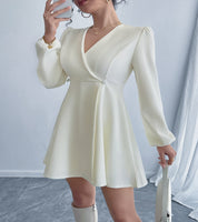 Vestido elegante de manga comprida com decote em V,  cor sólida com botões de fileira dupla