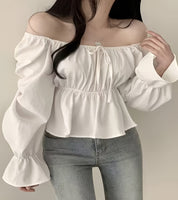 Camisa Solta de Ombro Caído com Cintura Marcada e Mangas Sino com Babados – Sofisticação e Leveza no Estilo Coreano