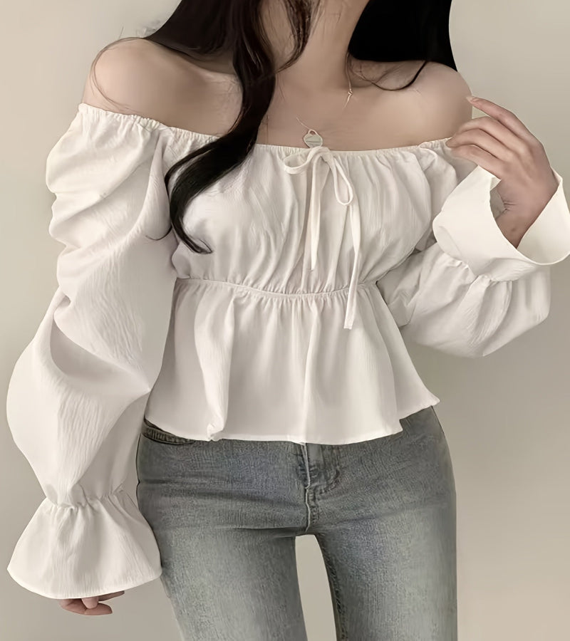 Camisa Solta de Ombro Caído com Cintura Marcada e Mangas Sino com Babados – Sofisticação e Leveza no Estilo Coreano