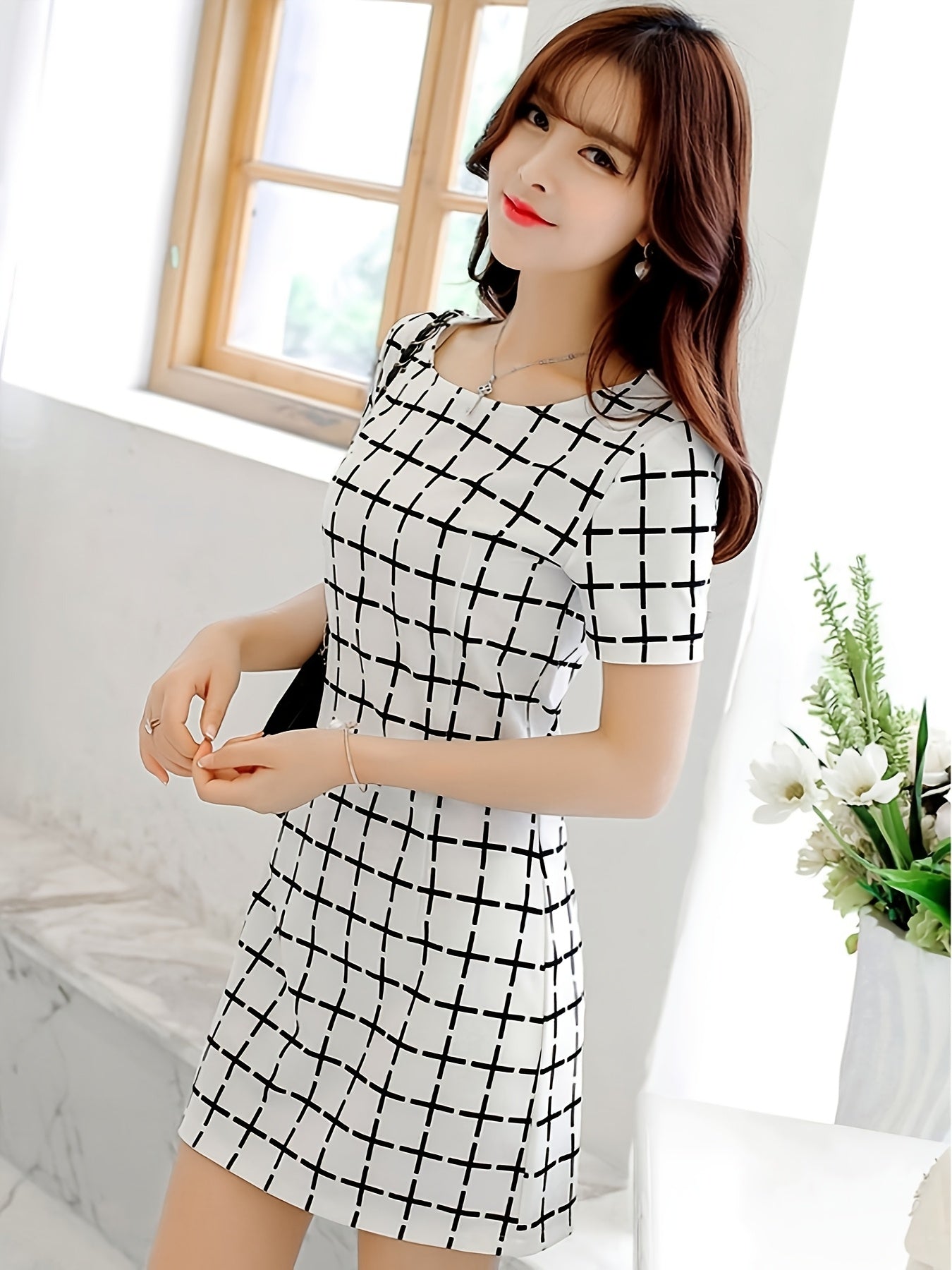 Vestido longo de malha justo com manga curta e estampa xadrez