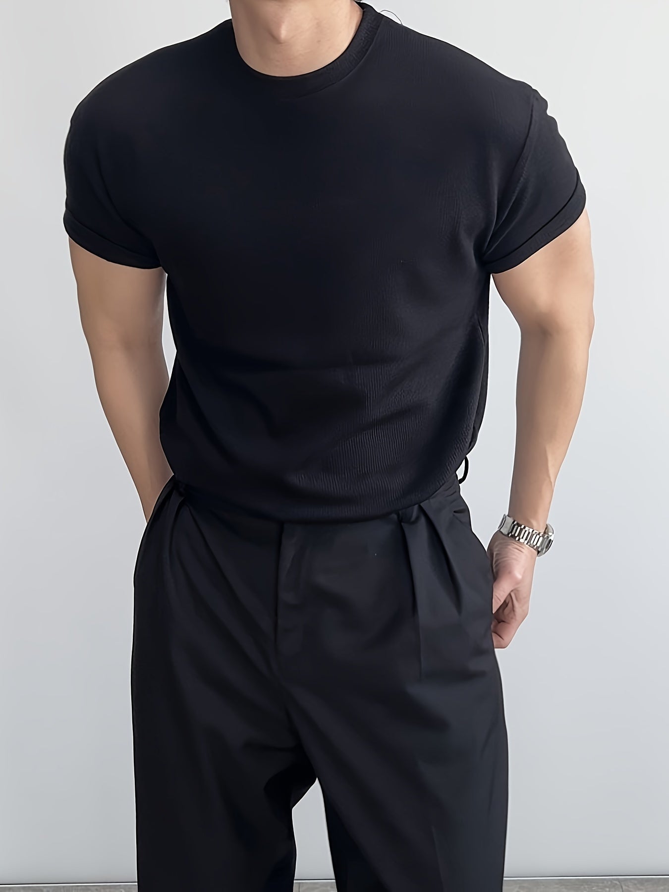 Camisa masculina de poliéster com gola redonda -  manga curta e cor sólida