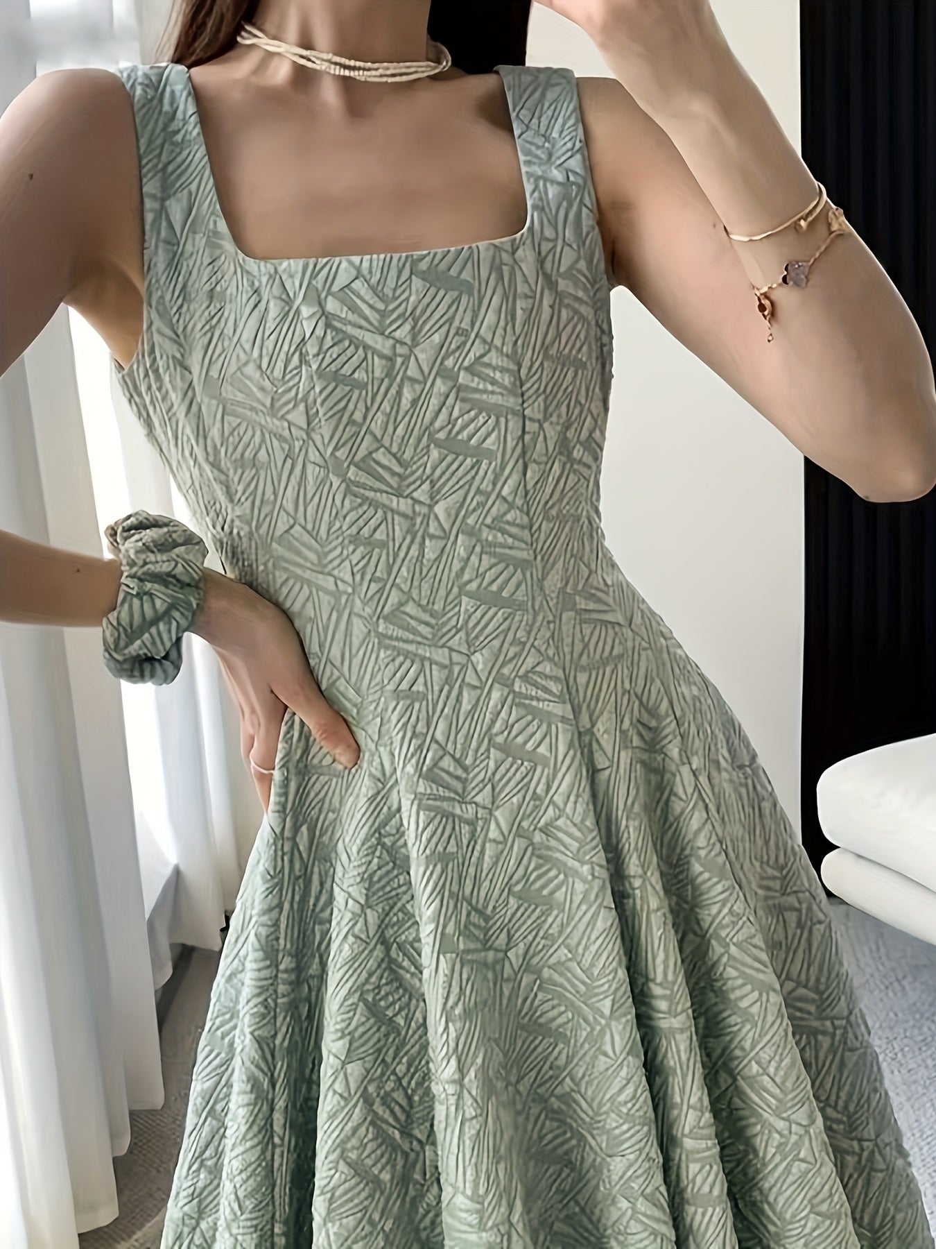 Vestido Elegante de Poliéster com Gola Quadrada