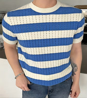 Camisa Casual Listrada com Gola Redonda e Manga Curta