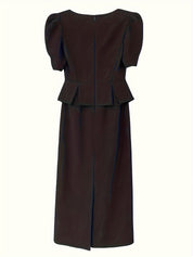 Vestido elegante justo com decote quadrado,  cor sólida, tecido, com detalhe peplum