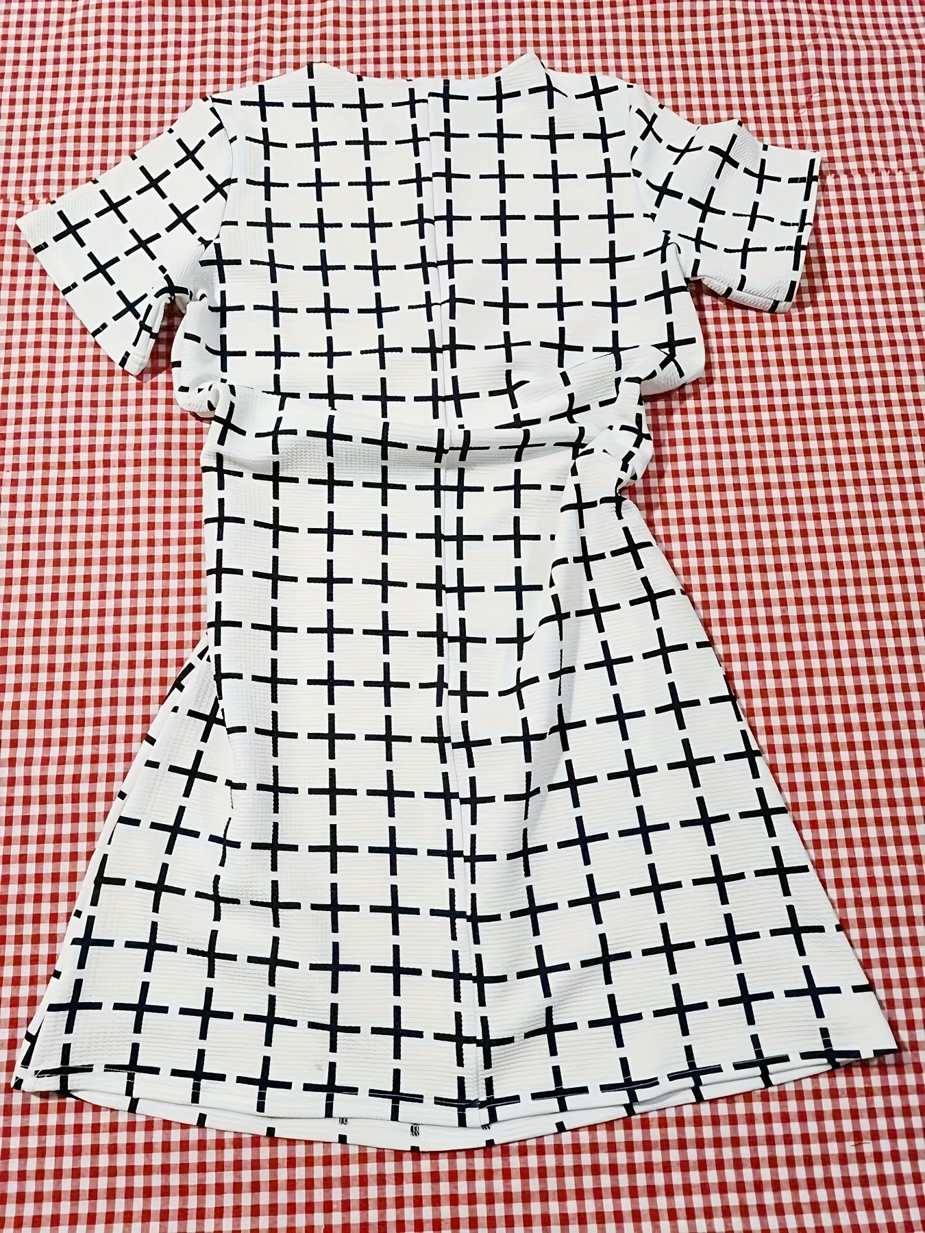 Vestido longo de malha justo com manga curta e estampa xadrez