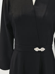Vestido de manga comprida com decote em V, corte slim, cintura justa