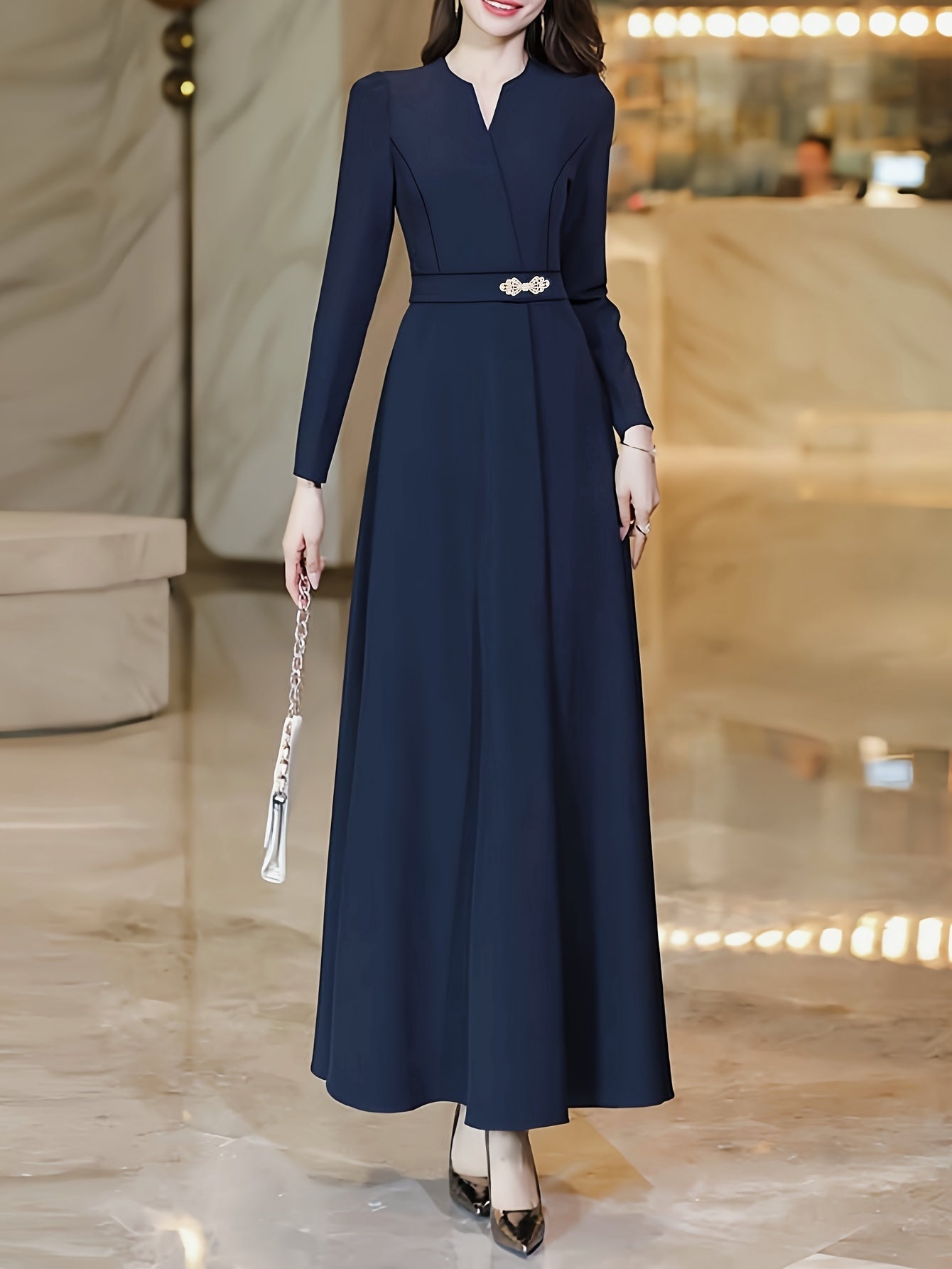 Vestido de manga comprida com decote em V, corte slim, cintura justa