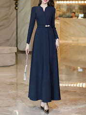 Vestido de manga comprida com decote em V, corte slim, cintura justa