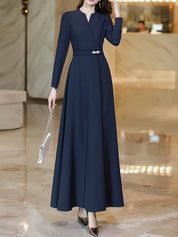 Vestido de manga comprida com decote em V, corte slim, cintura justa