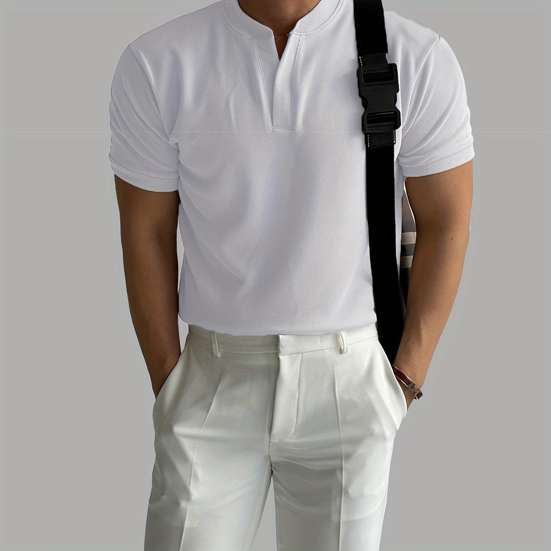 Camiseta masculina com decote em V Ultra-Dry