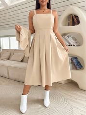 Conjunto plus size feminino plissado. Vestido e terno jaqueta 2 peças