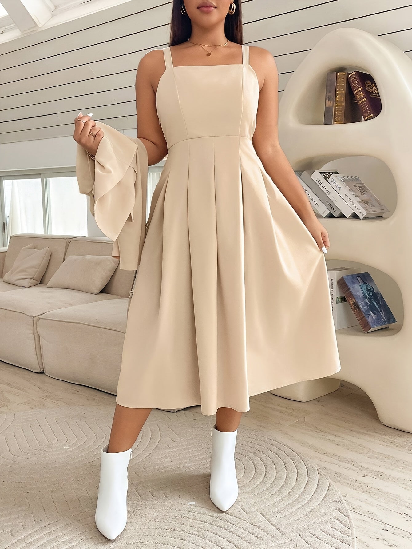 Conjunto plus size feminino plissado. Vestido e terno jaqueta 2 peças