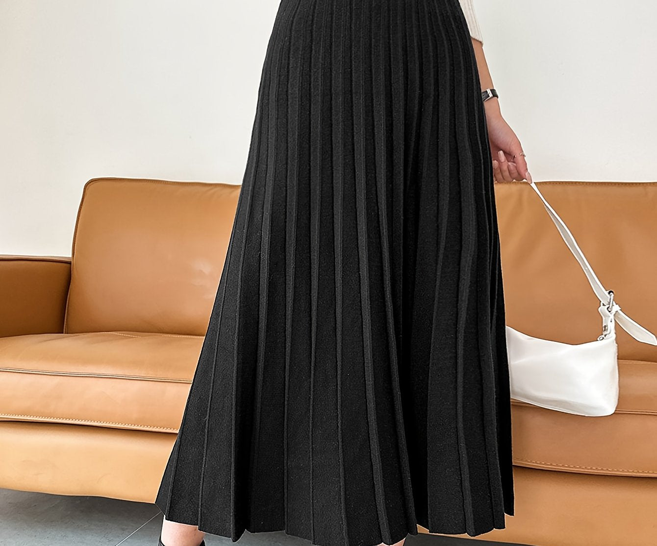 Look Inverno Coreano  –  Suéter Gola Alta Casual + Saia Elanca Plissada Midi