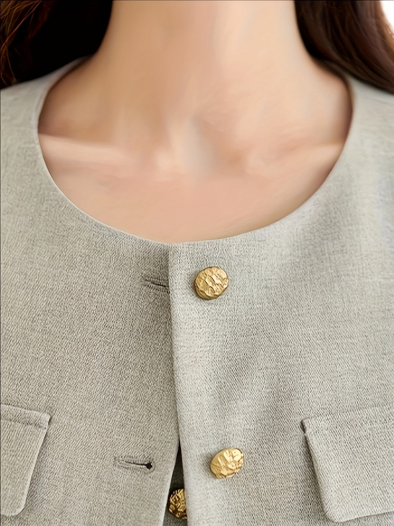 Conjunto  elegante de duas peças com colete curto e vestido sem mangas