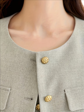 Conjunto  elegante de duas peças com colete curto e vestido sem mangas