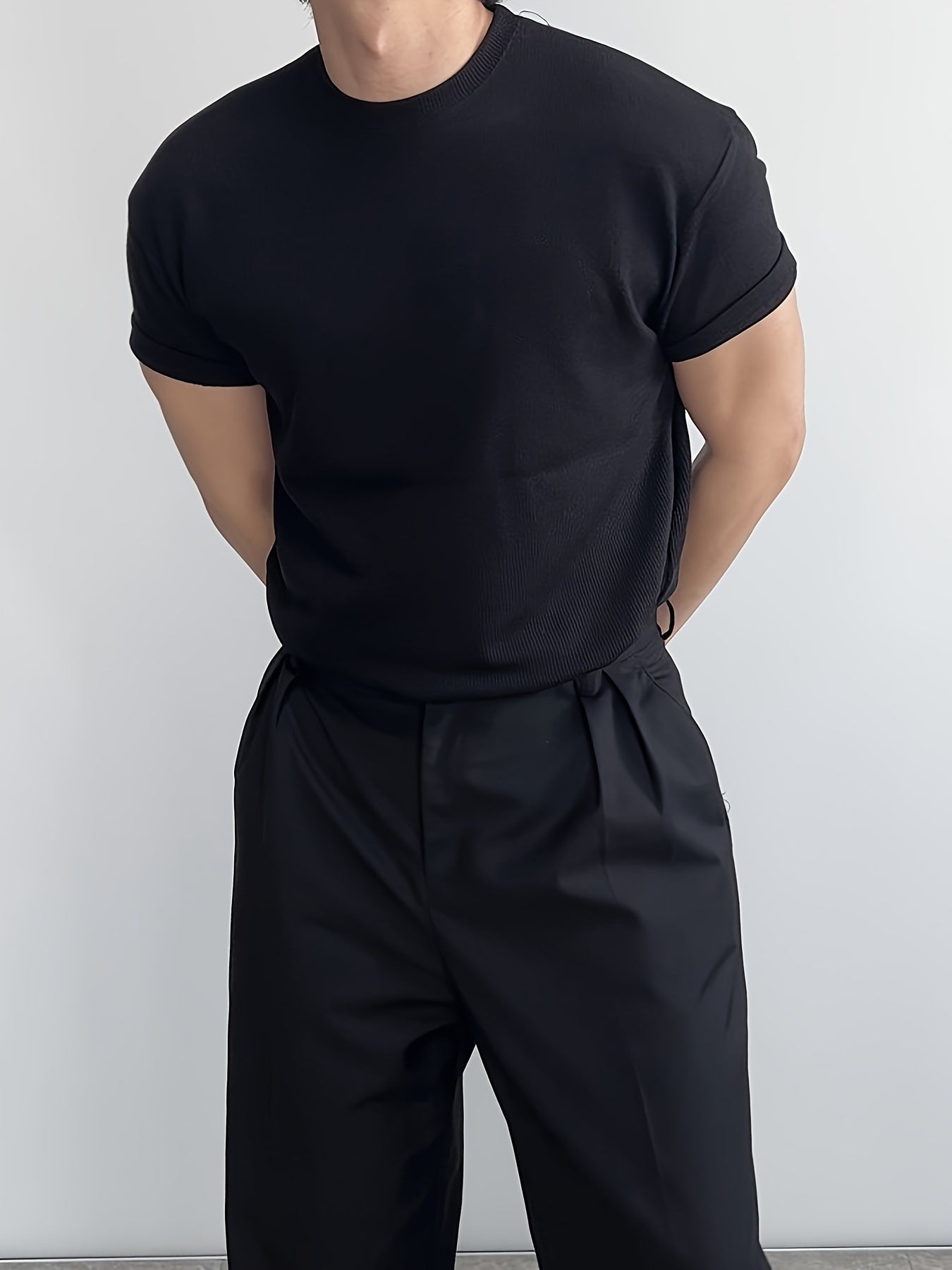 Camisa masculina de poliéster com gola redonda -  manga curta e cor sólida