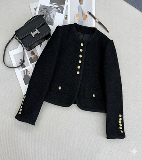 Look Dorama “Lucros do Amor” – Jaqueta Tweed Feminina com Botões Dourados