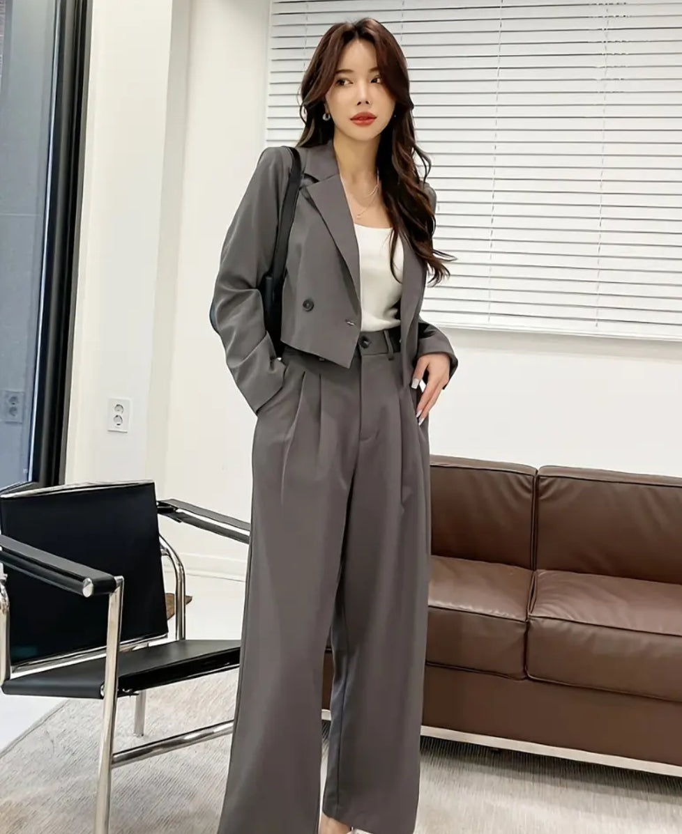 Conjunto Elegância Clássica – Blazer com Lapela e Fechamento Duplo
