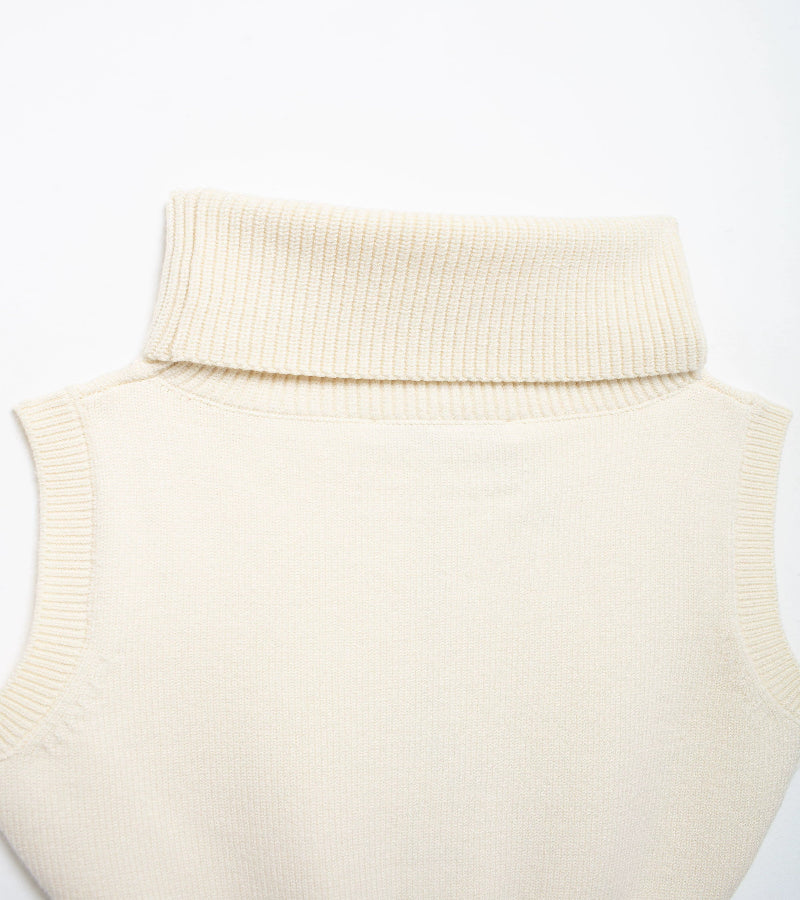 Look Garota Forte Bong-soon – Colete Curto Tricotado com Gola Alta