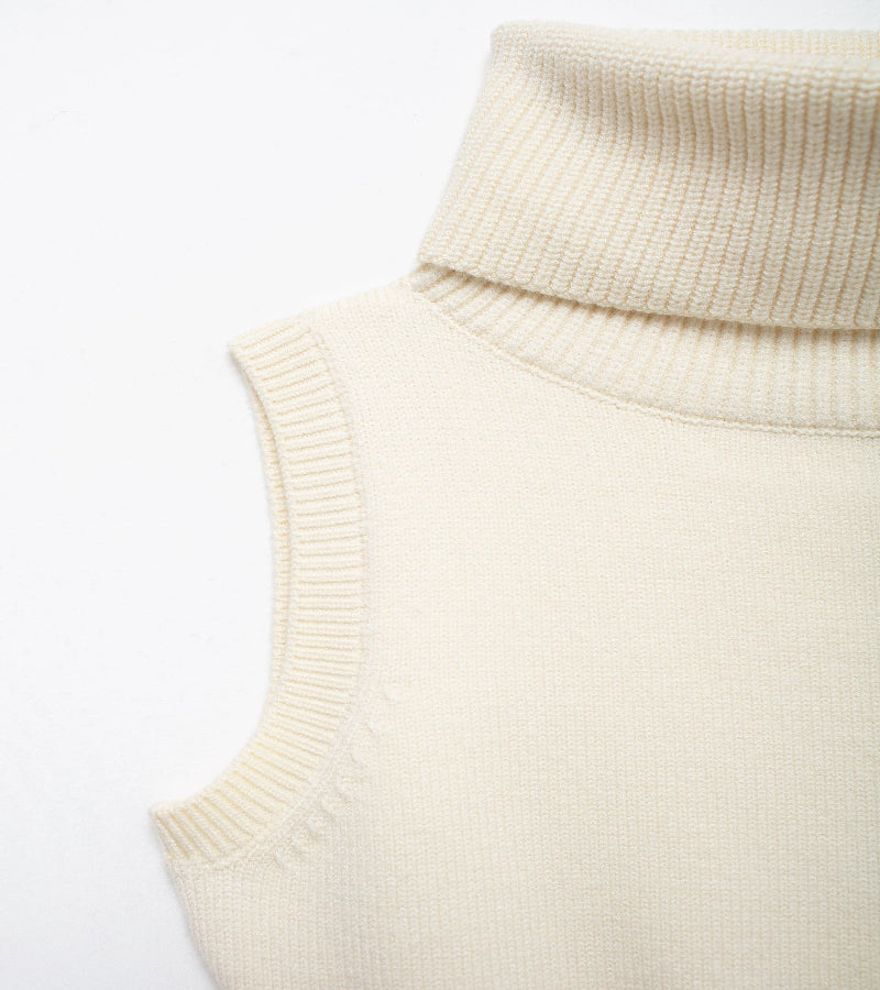 Look Garota Forte Bong-soon – Colete Curto Tricotado com Gola Alta