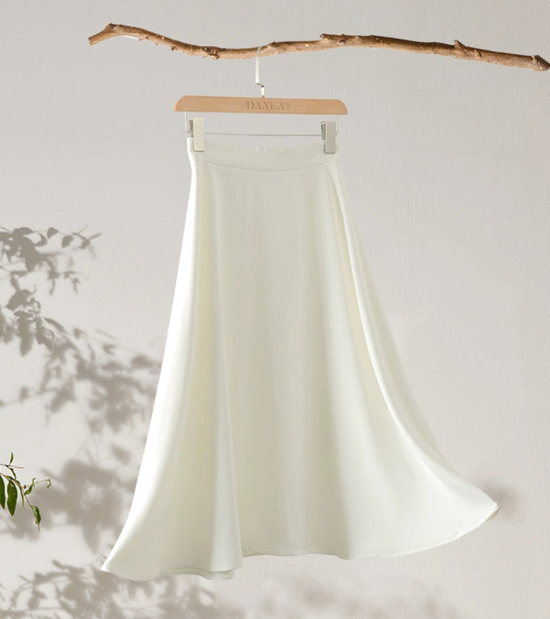 Saia de Veludo Cotelê Branca – Elegante, Sofisticada e com Caimento Impecável