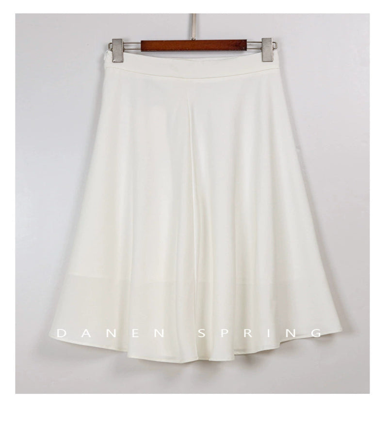 Saia de Veludo Cotelê Branca – Elegante, Sofisticada e com Caimento Impecável