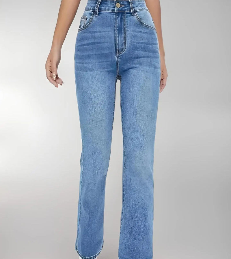 Look Pousando no Amor – Blazer Xadrez + Camisa Social + Calça Jeans