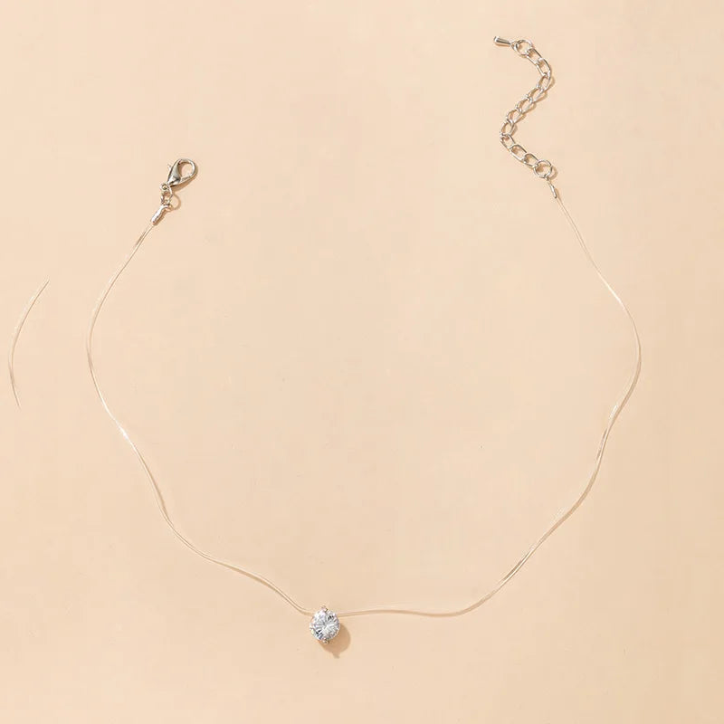 Colar Amor Invisível – Pingente de Cristal em Linha Transparente