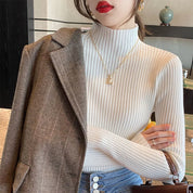 SUÉTER DE INVERNO COM GOLA FALSA - LOOK “ENTRE ESTAÇÕES”
