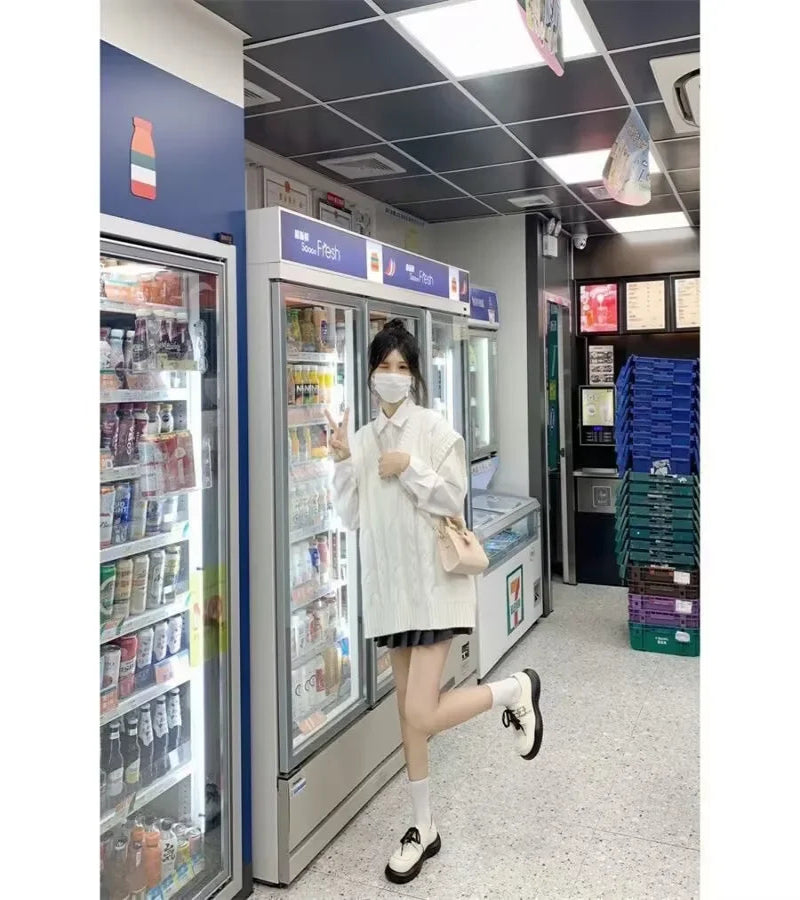 Look Estudante Coreana – Colete de Malha + Moletom Branco Manga Longa (2 peças)