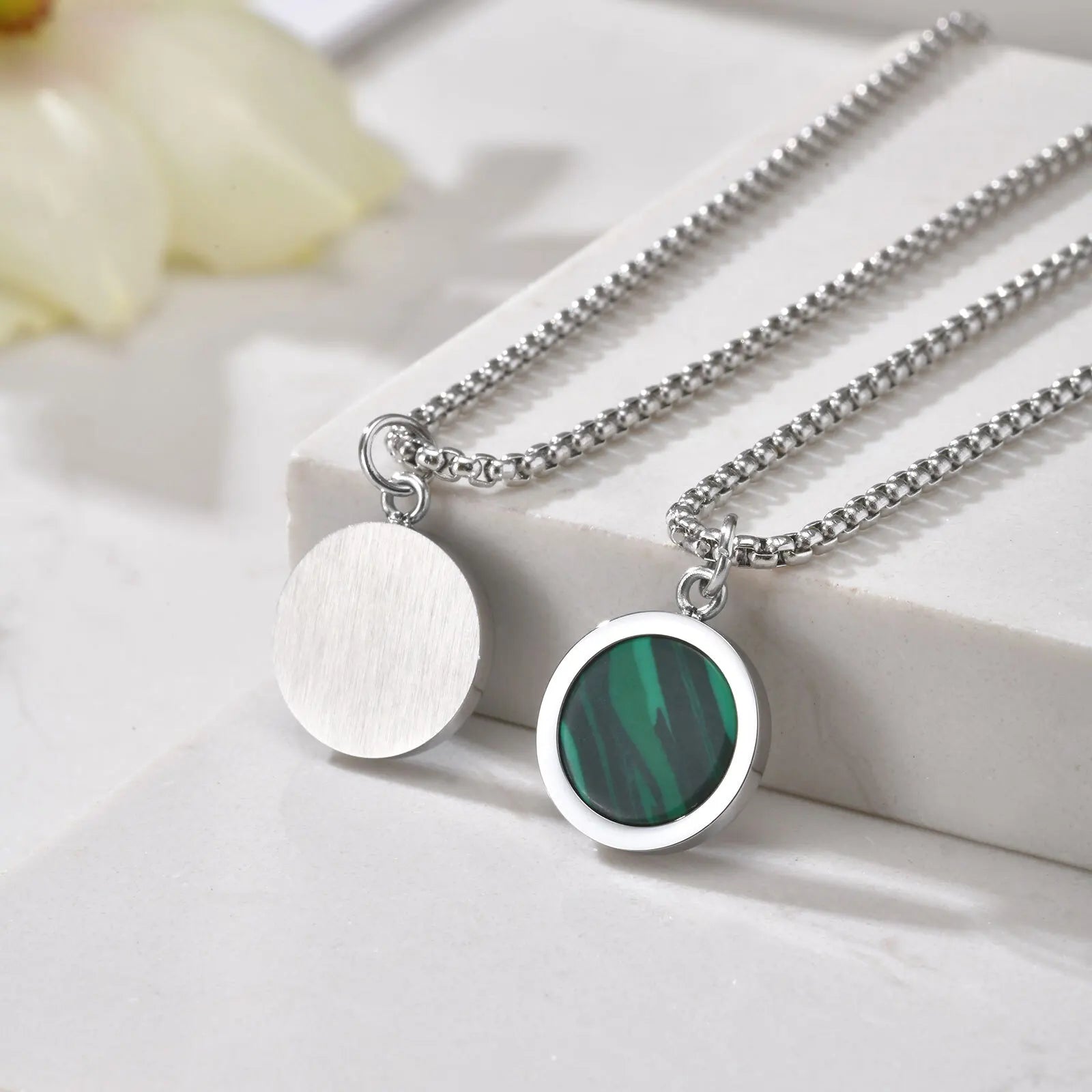 Colar com pingente verde de aço inoxidável