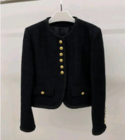 Look Dorama “Lucros do Amor” – Jaqueta Tweed Feminina com Botões Dourados